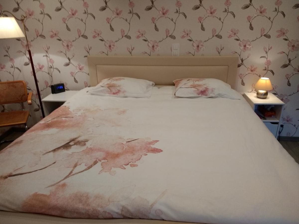 Bed and Breakfast Les Ecureuils Revin  Екстер'єр фото